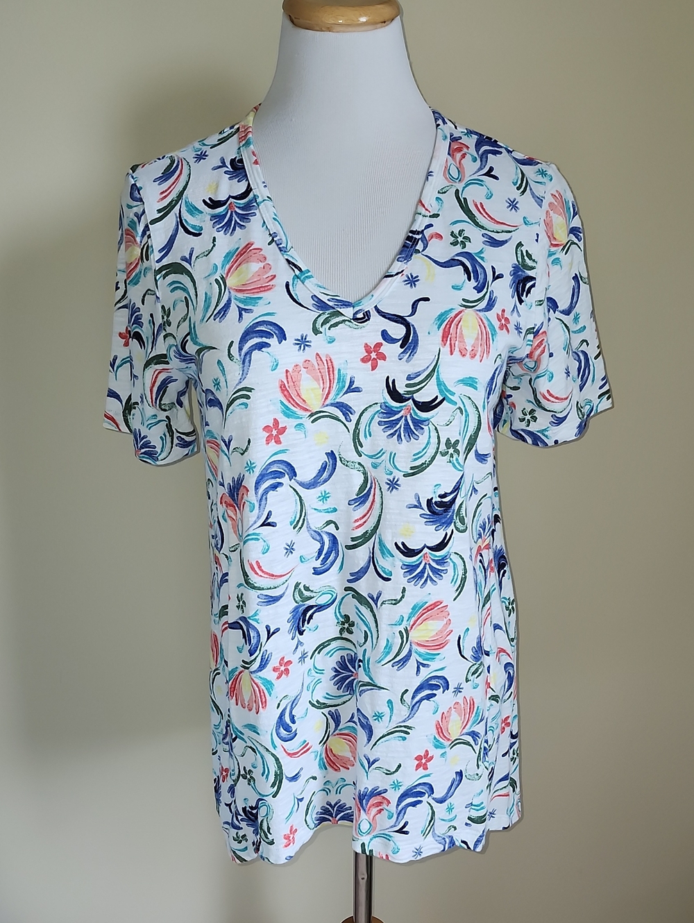 Chico's White Top with Multicolor Floral Brushstroke Print